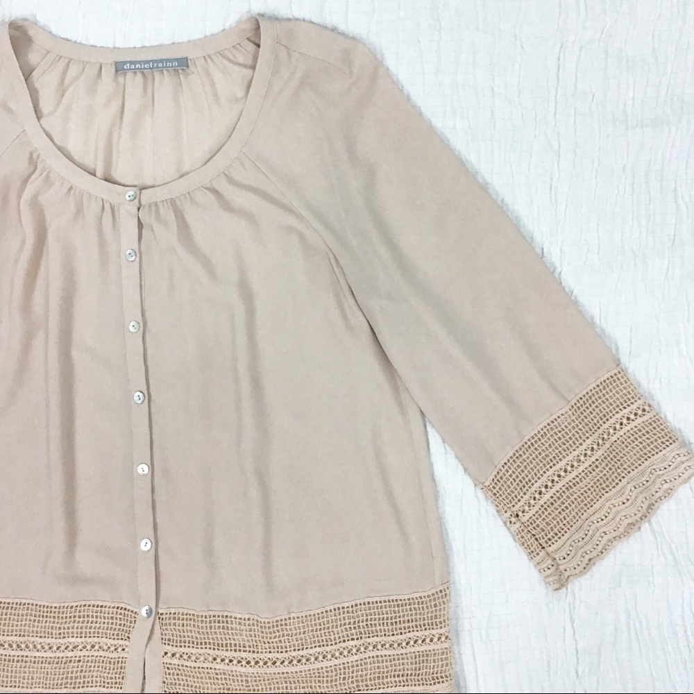 Daniel Rainn | dusty rose blush crochet button top